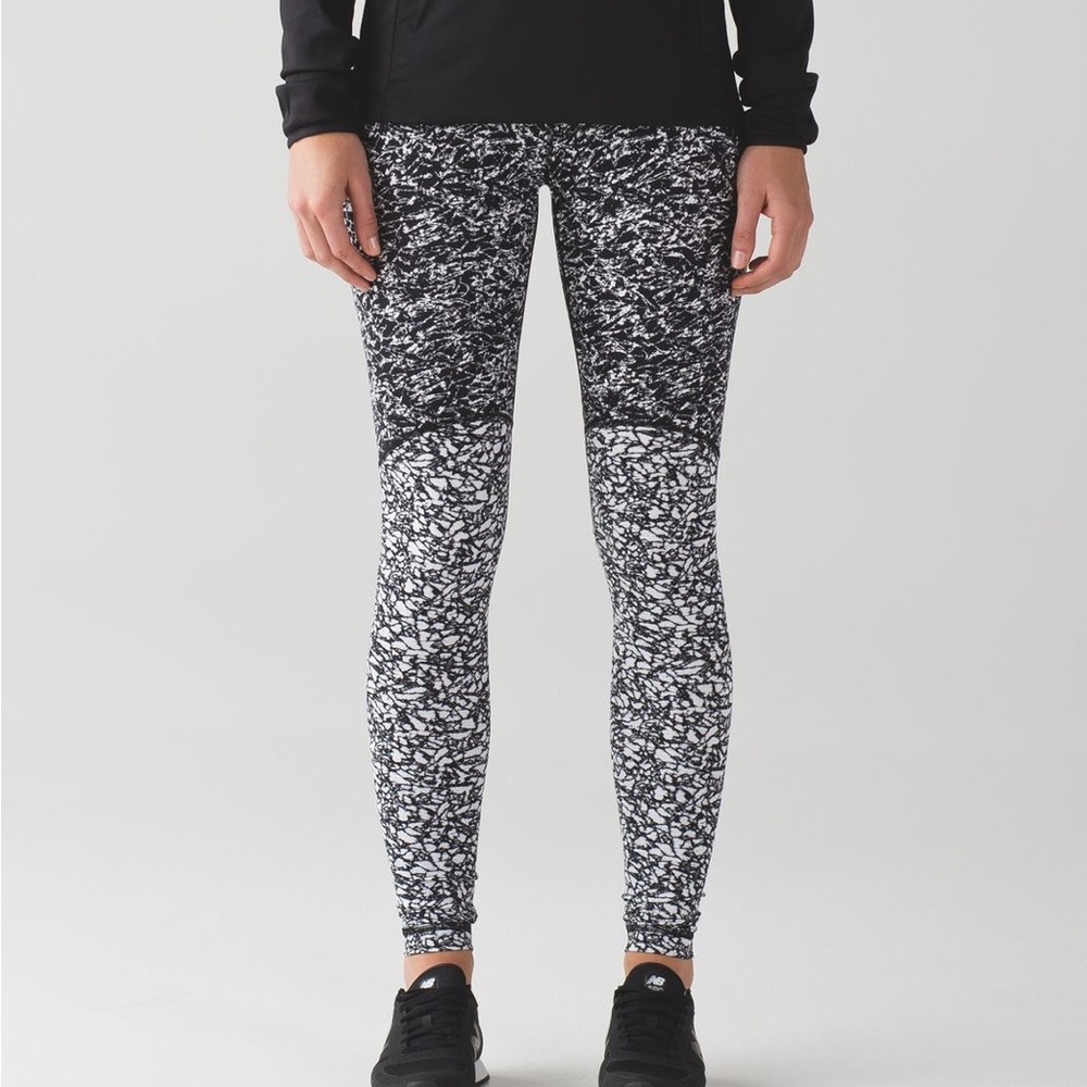 Lululemon Wunder Under size 4
Ice Breaker White Black / Iced Wave White Black